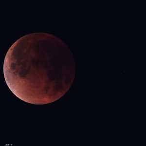 أكبر مسؤول في ناسا يعتقد أن باطن القمر يحتوي ماء متجمدا