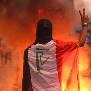 أحد المحتجين في ساحة الطيران