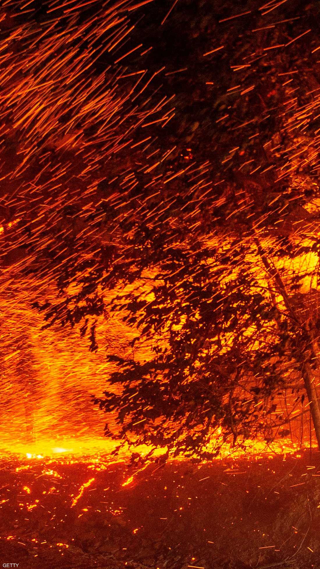 أدت الحرائق إلى إجلاء 180 ألف شخص من منازلهم.