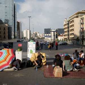 متظاهرون يغلقون جسر الرينغ وسط بيروت