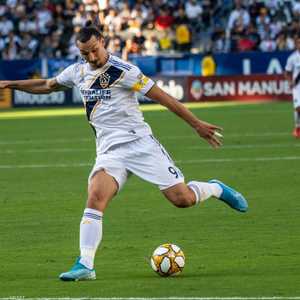 زلاتان إبراهيموفيتش أعلن عودته إلى الدوري الإسباني