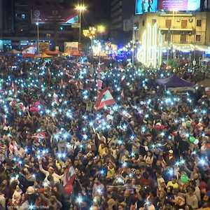 خيمت الأجواء الاحتفالية على المتظاهرين في ساحات الاعتصام