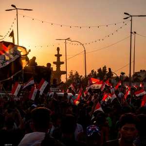 حشود ضخمة ومظاهرات ليلية في العراق