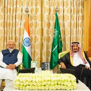 العاهل السعودي يعقد جلسة مباحثات مع رئيس وزراء الهند