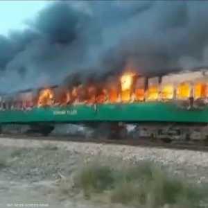 عشرات القتلى في "قطار باكستان"