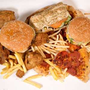 الوجبات السريعة مشبعة بالسعرات الحرارية