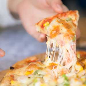 تمتاز جبنة موتزاريلا بسعرات حرارية قليلة مقانة مع غيرها.