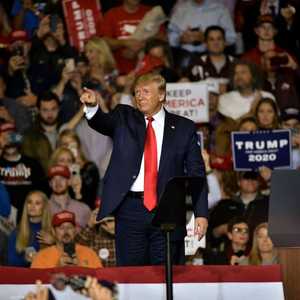 ترامب يطالب بدعم الأغلبية الغاضبة ضد المساءلة