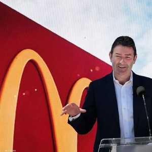 إيستربروك خارج ماكدونادز بسبب علاقة