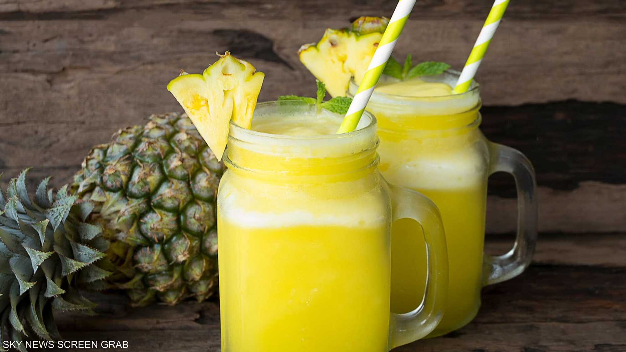 عصير الأناناس .. قيمة غذائية عالية في كوب واحد