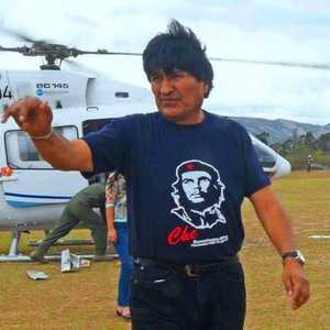 رئيس بوليفيا ينجو من موت محقق بعد تعطل طائرته