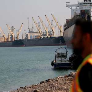 سفن راسية على رصيف ميناء أم قصر