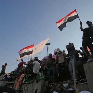 متظاهرون عراقيون على جسر السنك - أرشيفية