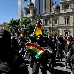 عناصر الشرطة تركوا القصر الرئاسي وانضموا إلى المتظاهرين