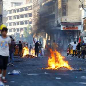 من المواجهات التي اندلعت في شوارع بغداد، السبت.