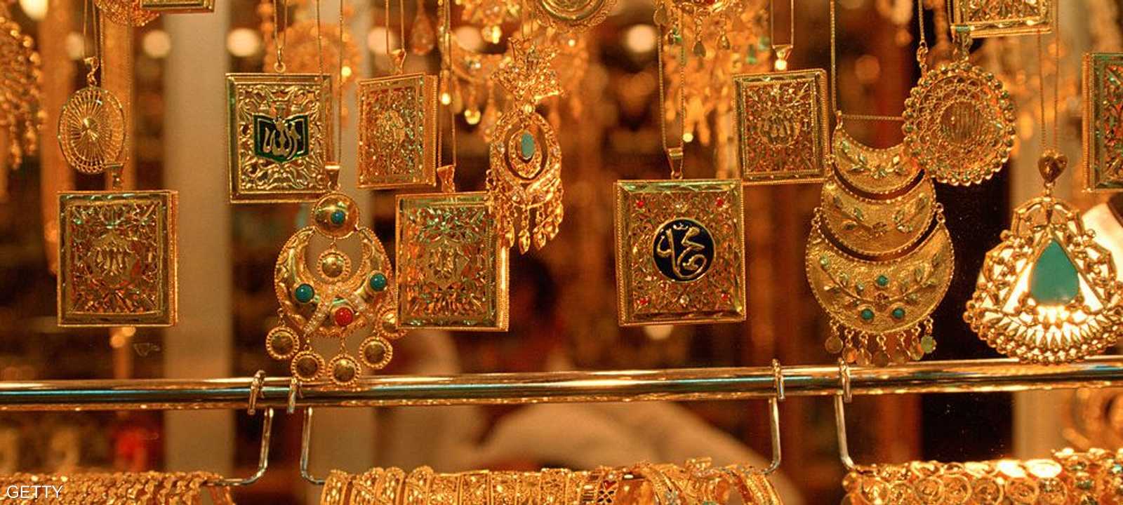 شراء البنوك المركزية للذهب يدعم الأسعار أيضا.