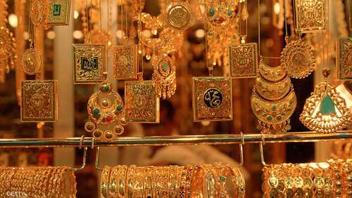 شراء البنوك المركزية للذهب يدعم الأسعار أيضا.