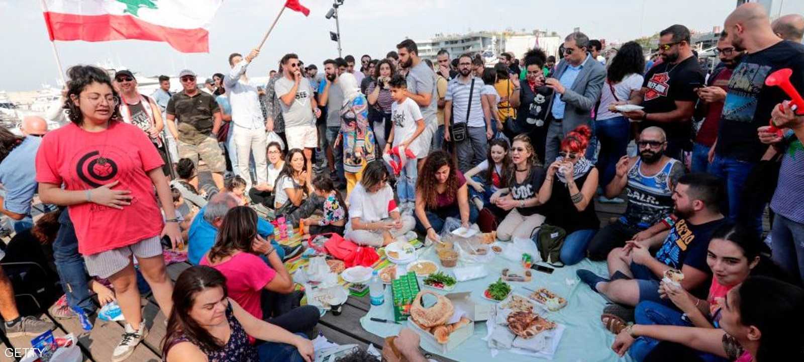 احتجاجات لبنان مستمرة منذ 26 يوما>