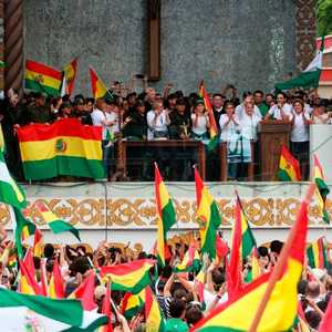 احتفالات بشوارع لاباز بعد استقالة الرئيس موراليس