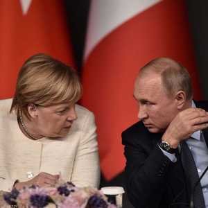 فلاديمير بوتن وأنغيلا ميركل