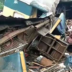 مقتل وإصابة العشرات في تصادم قطارين في بنغلادش