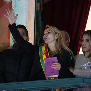 آنييز تحيي أنصارها في العاصمة لاباز