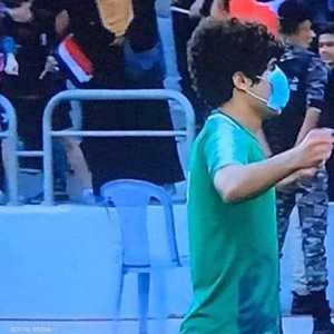 صفاء هادي ارتدى كمامة احتفالا بهدف العراق الأول
