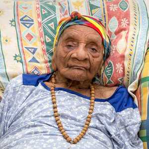 صورة أرشيفية لامرأة يزيد عمرها عن 100 عام