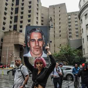 إبستاين كان سيقاضى بتهمة الإتجار بالقاصرات قبل انتحاره