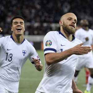 تيمكو بوكي يحتفل بهدف الفوز لفنلندا