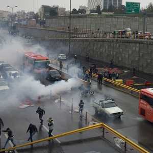 قوات الأمن قمعت المظاهرات بالرصاص والغاز المسيل للدموع.