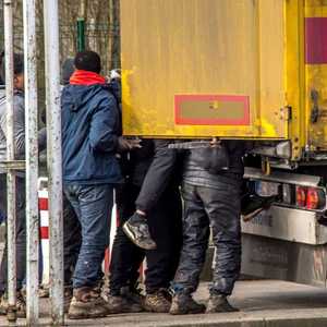 اعتقلت الشرطة في وقت لاحق مهاجرين من دول جنوب الصحراء