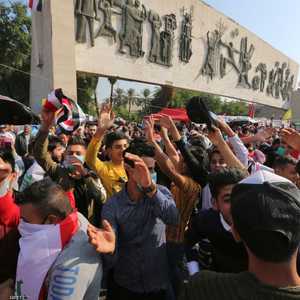 المتظاهرون يطالبون بإسقاط الحكومة التي يعتبرونها فاسدة