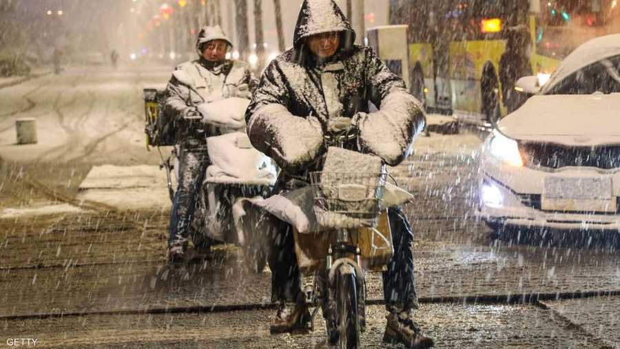 مقاطعات الصين الشمالية لم تسلم من العواصف الثلجية التي أعاقت حركة السير.
