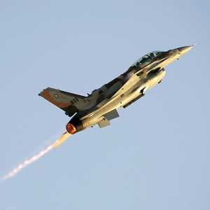 مقاتلة إسرائيلية في الأجواء السورية