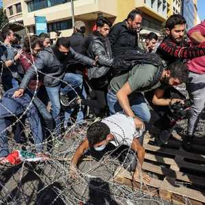 متظاهرون في ساحة رياض الصلح في بيروت