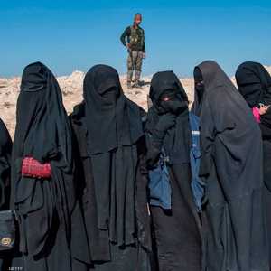 نساء من داعش في معتقل تابع لقوات سوريا الديمقراطية