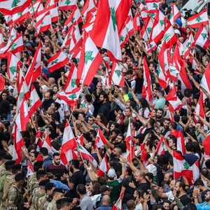 اللبنانيون يخرجون في أحد التكليف لتجديد المطالب بحكومة جديدة