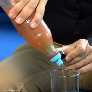 قارورة "تنقي" المياه الملوثة