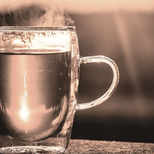 الخبراء يوصون بكأس معتدل الحرارة.