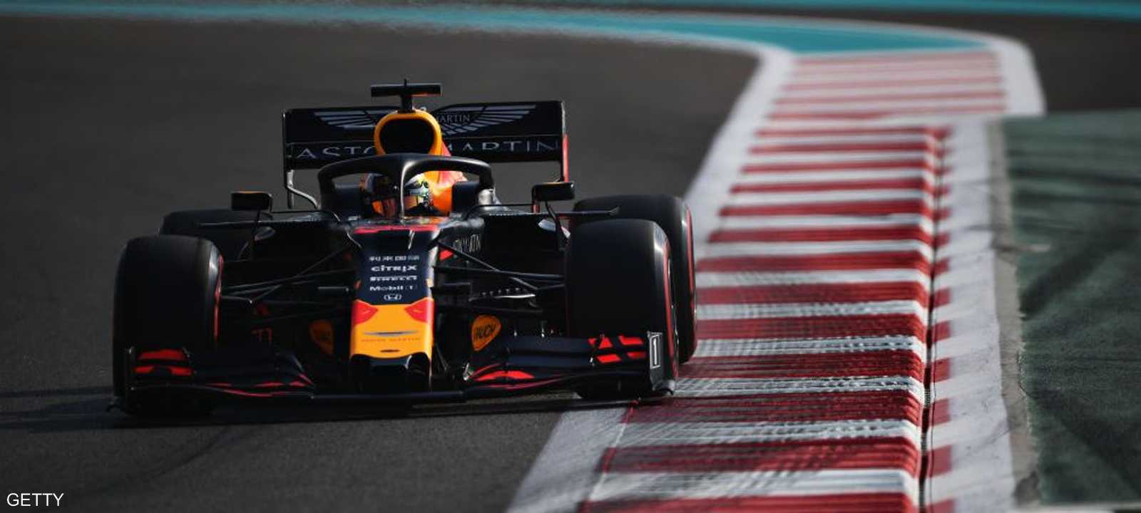 ماكس فرستابن سائق رد بول خلال التجارب الحرة في أبوظبي