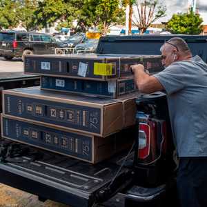 تهافت محموم في الجمعة السوداء للشراء عبر الإنترنت أو مباشرة