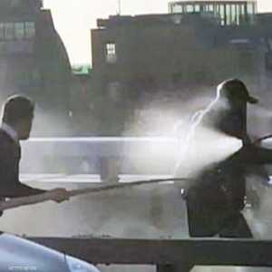 أثناء السيطرة على الإرهابي الذي نفذ هجوم لندن