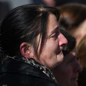 سيدة تبكي خلال تشييع بعض جثامين ضحايا الزلزال