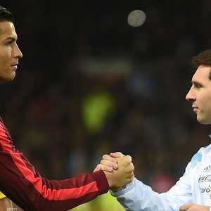 صراع محتدم بين ميسي ورنالدو على الألقاب
