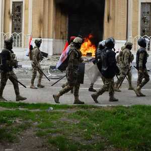 عناصر أمن عراقيين في مواجهة التظاهرات.. أرشيفية