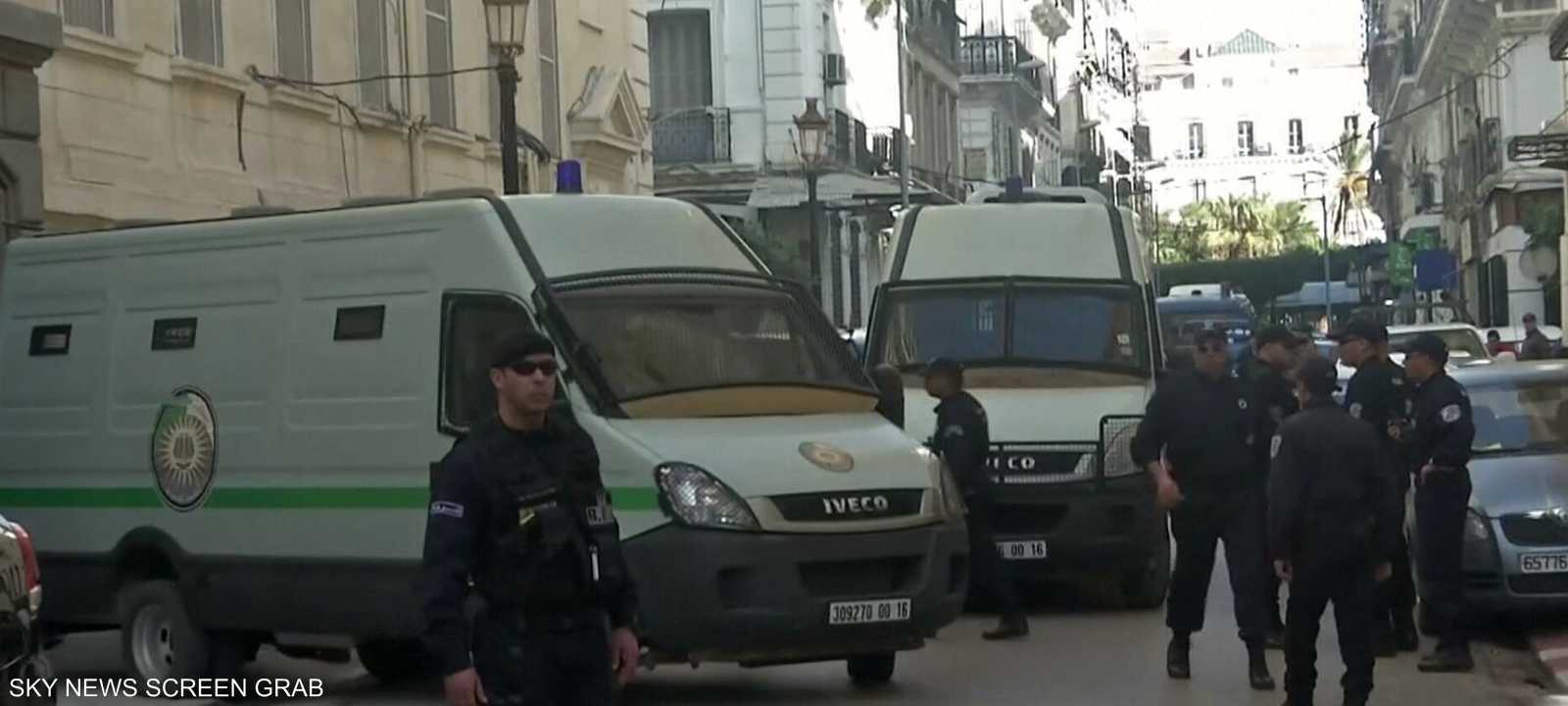 بدء محاكمة أويحيى وسلال في الجزائر