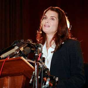 الممثلة بروك شيلدز كتبت عن تجربتها مع اكتئاب ما بعد الولادة