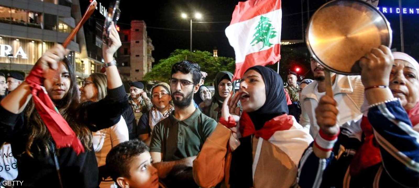 قرع الأواني في تظاهرات لبنان احتجاجا على الطبقة السياسية