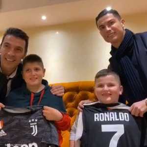 الطفلان ويوم لا ينسى مع رونالدو وبوفون